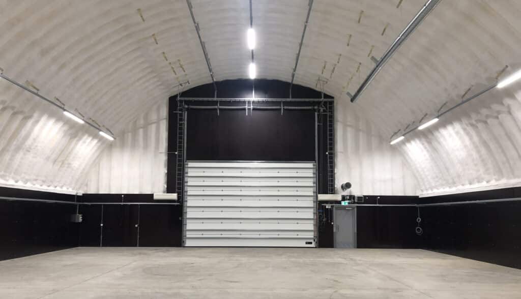 Lämmin kaarihalli, konehalli, varastohalli.