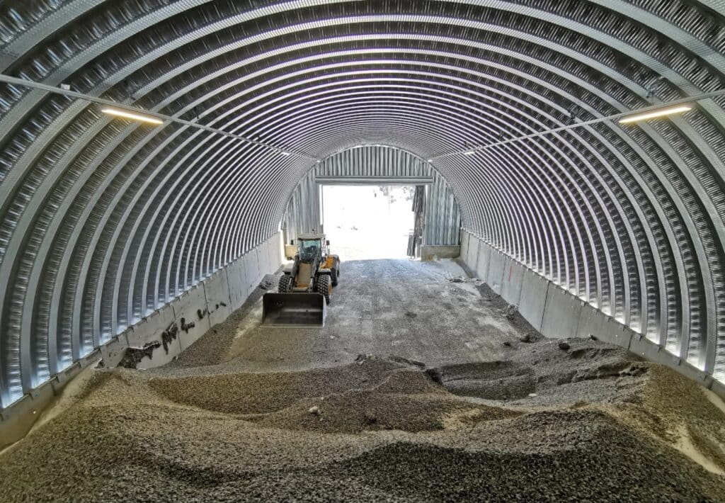 Teräshallin hintaan vaikuttavia tekijöitä