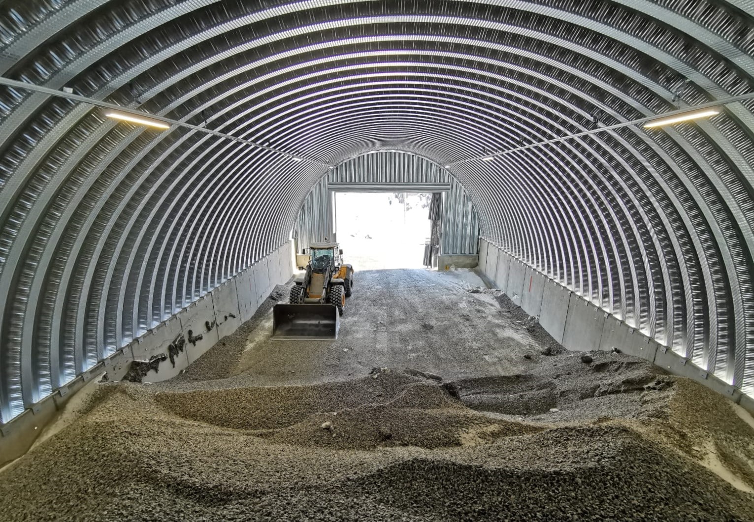 Teräshallin hintaan vaikuttavia tekijöitä