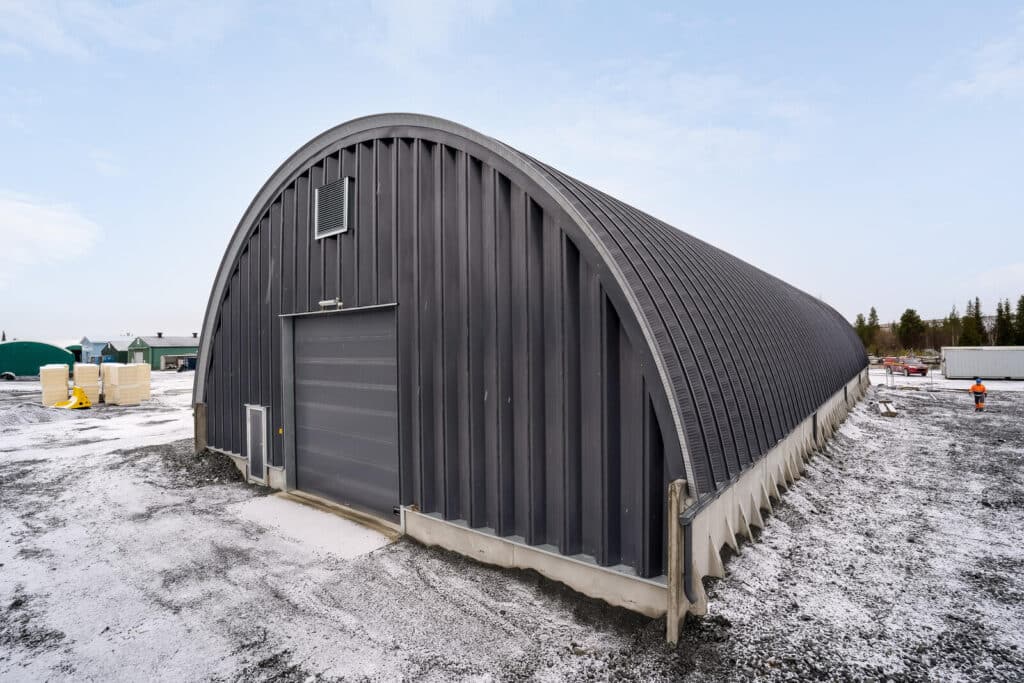 Kaarihalli, varastohalli, teollisuushalli, konehalli.