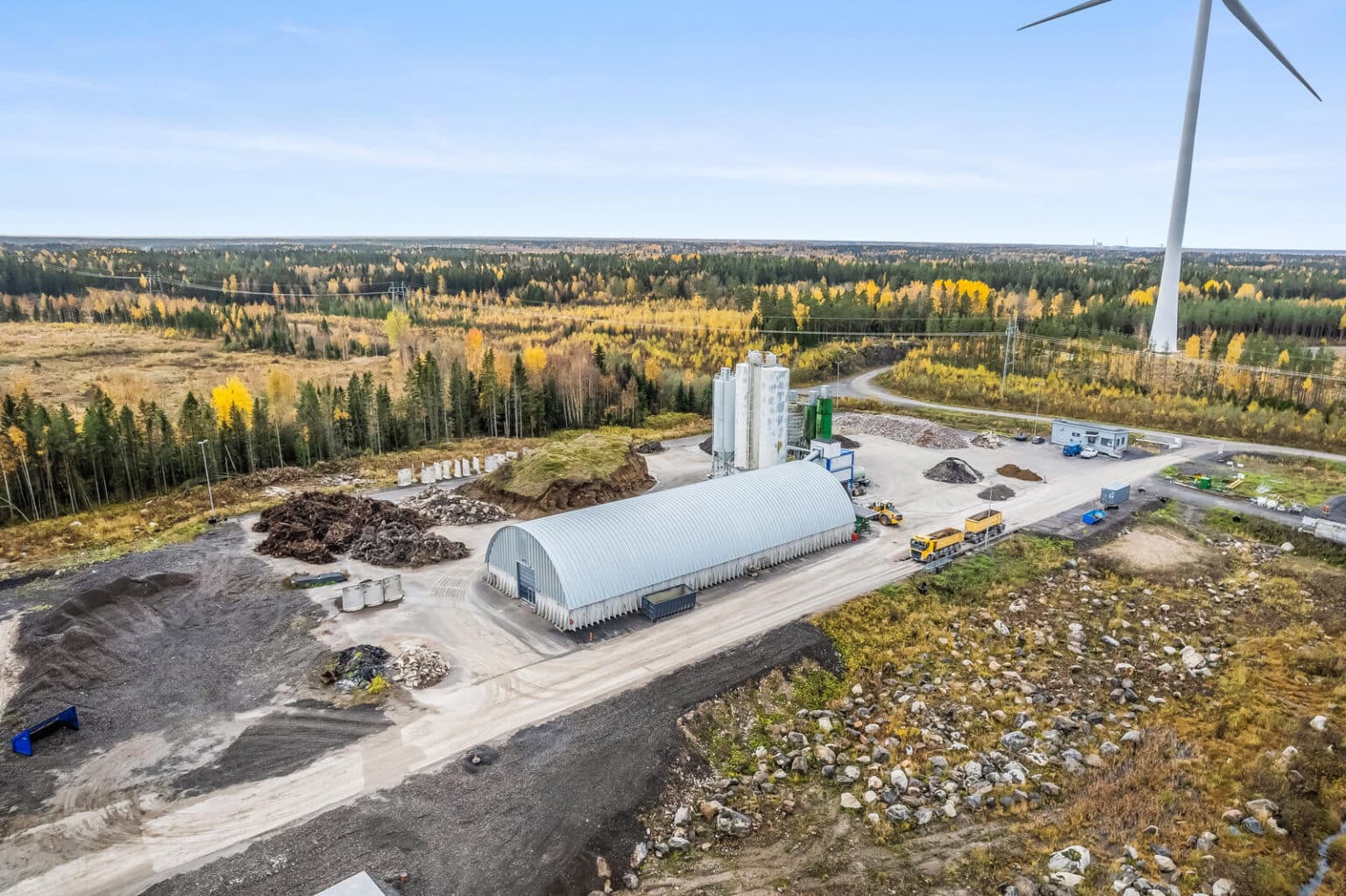 Kaarihalli, varastohalli, teollisuushalli, konehalli.