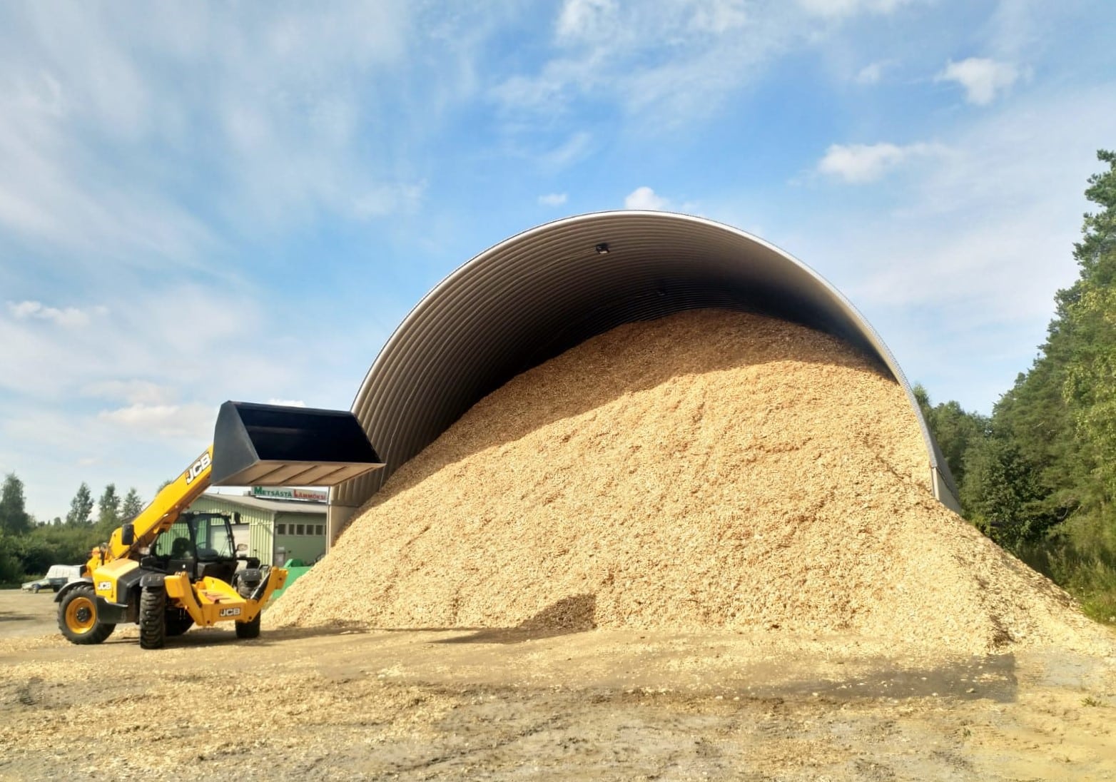 Varastohalli hakevarastoksi ja muille lämmityspolttoaineille.
