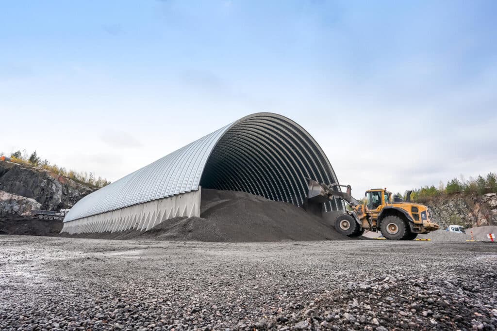 Kaarihalli, varastohalli, teräskaarihalli.