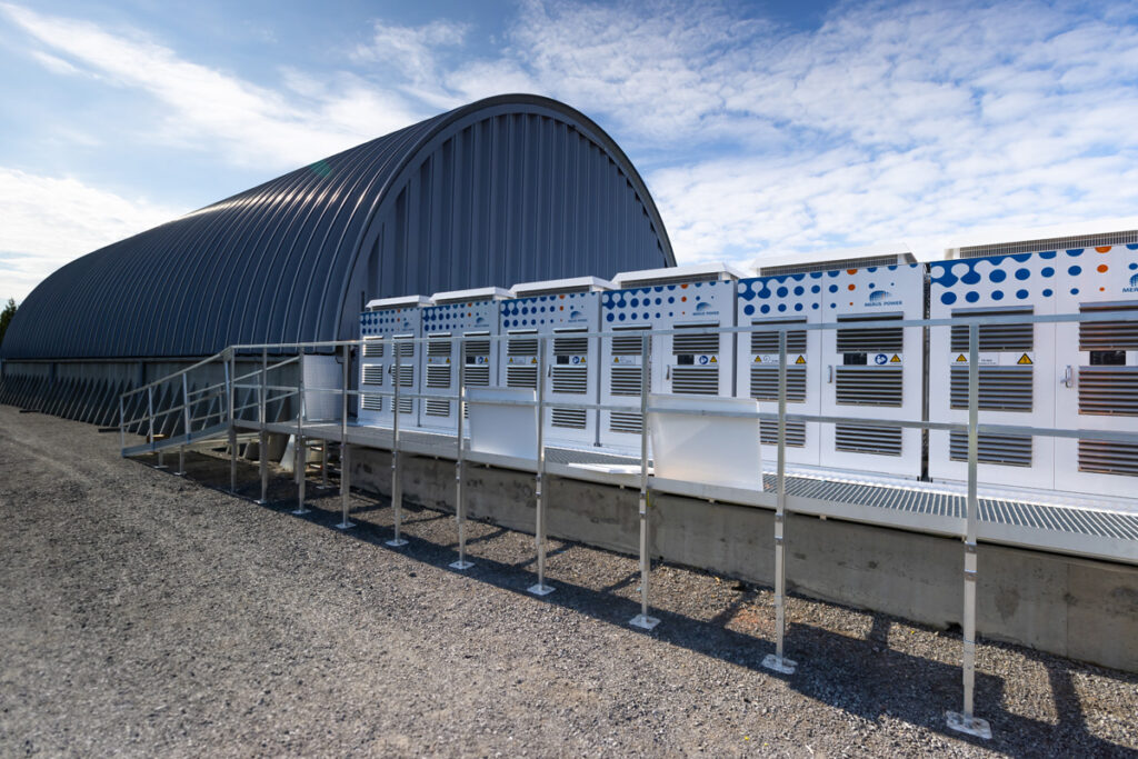 Teräshalli soveltuu moniin käyttötarpeisiin.